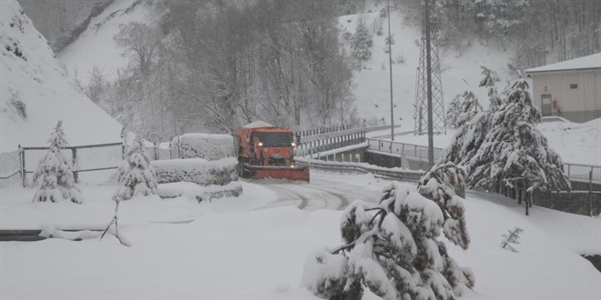 Bolu Dağı'nda kar yağışı sürüyor