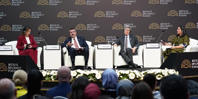 'Türkiye, nitelikli öğretmen eksikliği yaşamayan nadir ülkelerden biri'