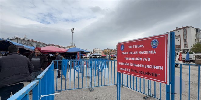 Kasalarca domatesi çöpe döken pazarcının tezgah yeri iptal edildi