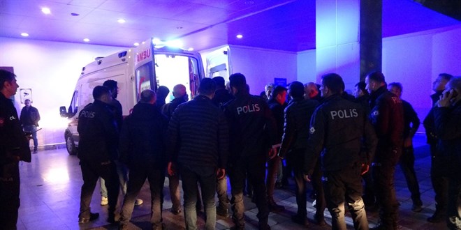 Halı sahada maç yapan polis memuru kalp krizi geçirdi