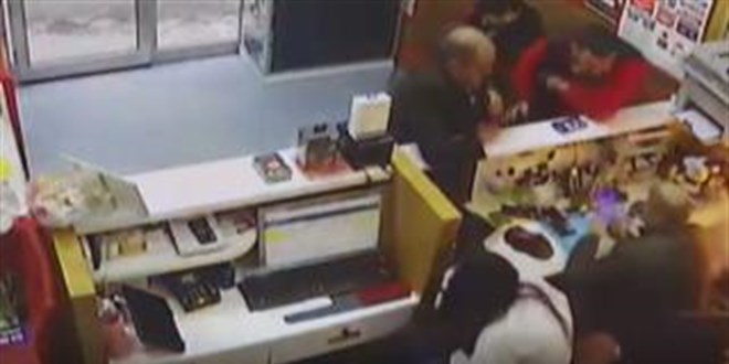 Artvin'de tamir için getirilen telefon bomba gibi patladı