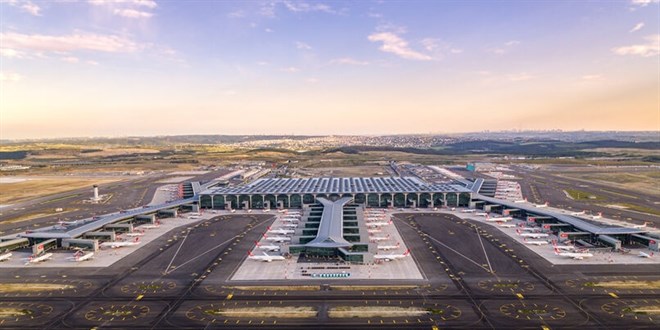 İstanbul Havalimanı'nda tarihi gün: 3 uçak aynı anda kalkış yaptı