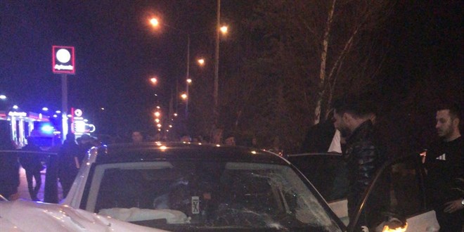 Erzurum'da K�pr�l� Kav�akta Kaza: 6 Yaral�