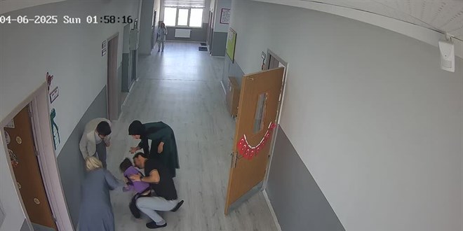 Anaokulu öğrencisi öğretmenlerinin Heimlich manevrasıyla kurtarıldı