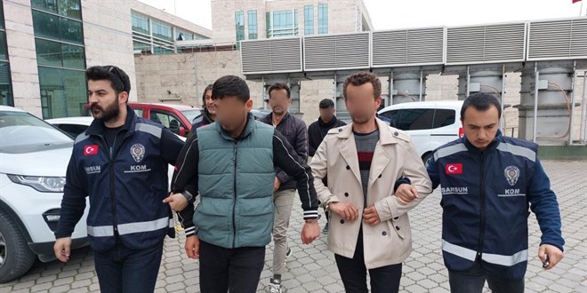 Ehliyet sınavına kopya düzeneğiyle giren 3 kardeş yakalandı
