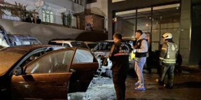 Park halindeki araçta çıkan yangın 5 araca daha sıçradı