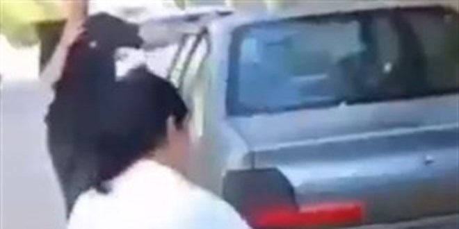 Adana'da 3 Genç Kız Arasında Şok Edici Kavga
