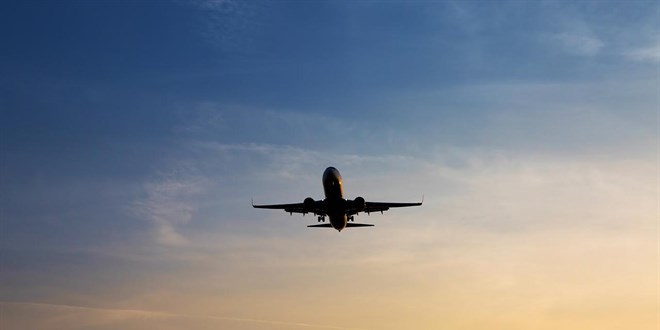 Uçakta sigara içen yolcuya para cezası verilecek