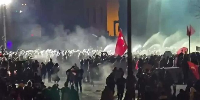 90 Kişiye İzinsiz Gösteri Davası: İlk Duruşma Ertelendi