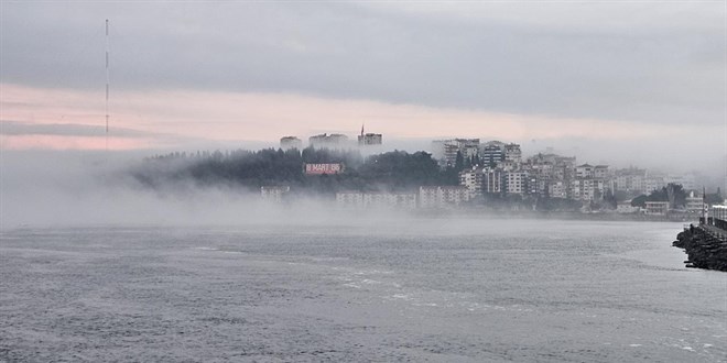 Çanakkale Boğazı sis nedeniyle transit gemilere kapatıldı