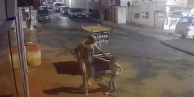 Sokakta eşini öldürdü, 8 yaşındaki kızını defalarca bıçakladı!