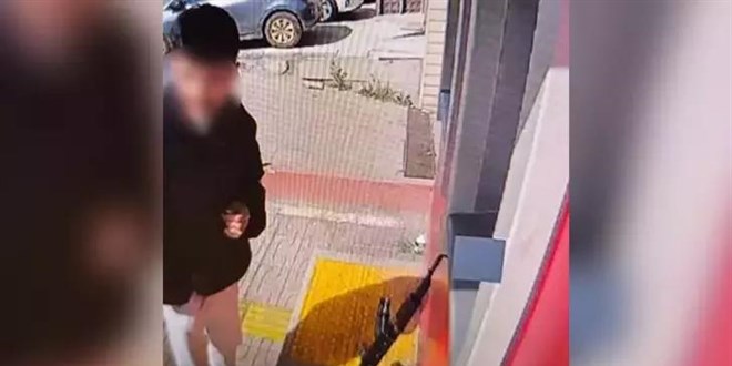 Uzun Namlulu Silahla ATM'ye Gelen Ki�i G�zalt�na Al�nd�