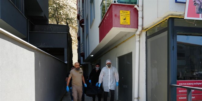 Apartmanı saran kokunun ardından vahşet çıktı