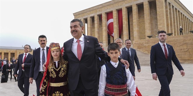 Milli Eğitim Bakanı Yusuf Tekin Anıtkabir'i Ziyaret Etti