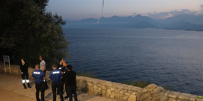 Antalya'da Falezlerden Düşen Genç Hayatını Kaybetti