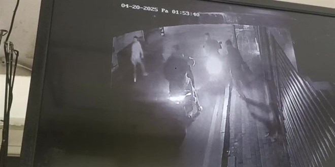 Yumruk atıp yere düşürdükleri kişiye ateş açtılar: 1 ölü