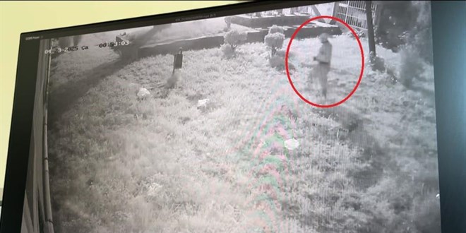 Gece ev soyan sakar hırsız, olay yerinde telefonunu düşürdü