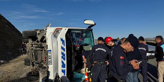 Elazığ'da Midibüs Devrildi: 22 Yaralı