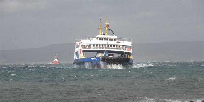 Kuzey Ege'de deniz ulaşımına fırtına engeli