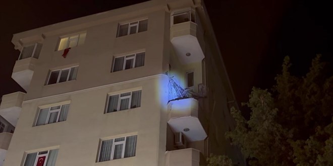 Kadıköy'de Balkon Çöktü: 24 Kişi Tahliye Edildi