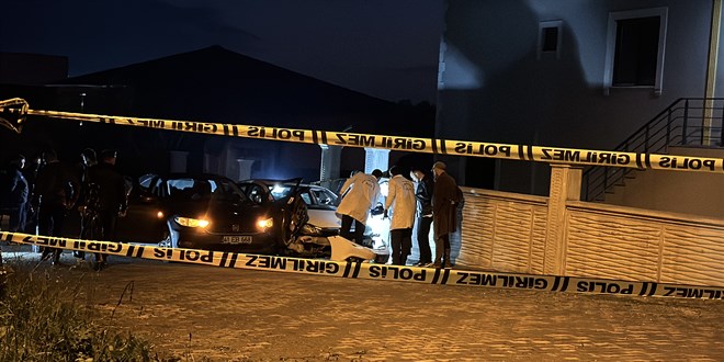 Amca tart��t��� ye�enini pompal� t�fekle �ld�rd�