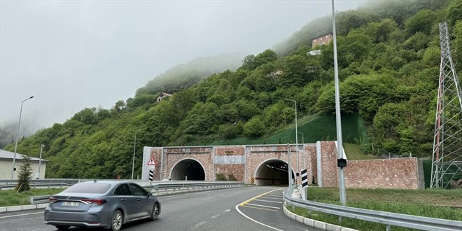 Yeni Zigana Tüneli'nden 2 yılda 3 milyon 490 bin araç geçti