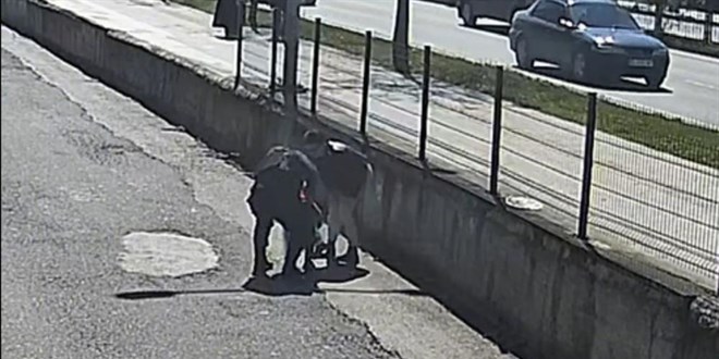 Jandarma personelinin 'heimlich' manevrası, küçük çocuğu kurtardı