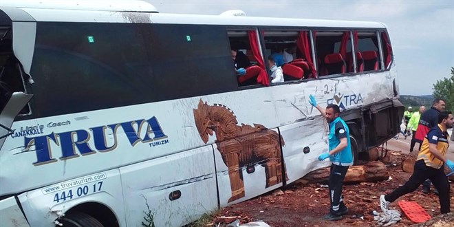 anakkale'de zincirleme kaza: 8 l, 20 yaral