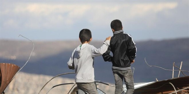 Ebeveynini kaybeden �ocuk devlet takibinde