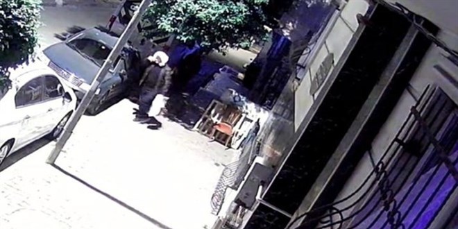 20 yıllık sevgilisine kocasını öldürttü