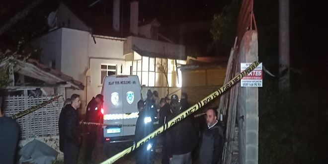 Dumandan zehirlenen kar�- koca �l� bulundu