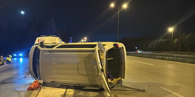 Kocaeli TEM Otoyolu'nda Minib�s Bariyere �arpt�: 1 Yaral�