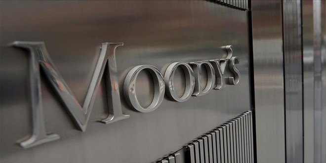 Moody's, ABD'nin kredi notunu d���rd�