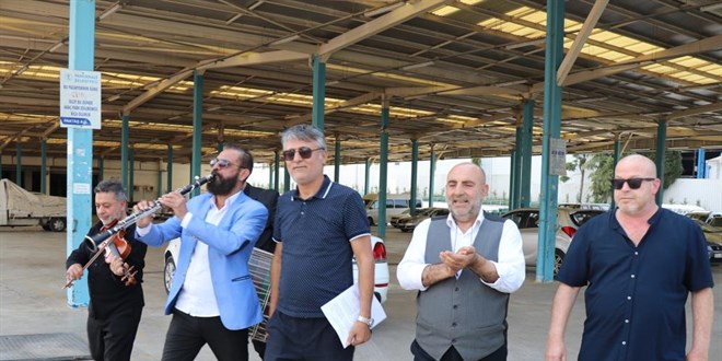 B�yle tepki g�r�lmedi: Mahkeme karar�n� davul zurnayla belediyeye teslim etti