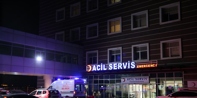 Polis ekibinin şüpheli aracı takip ederken çarptığı üniversite öğrencisi ağır yaralandı