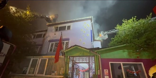 Anaokulunda balayan yangn yan binaya srad: 2 kii dumandan etkilendi