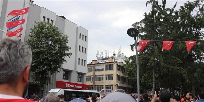 Film değil, gerçek: Şehir şehir gezip intihar girişiminde bulunuyor