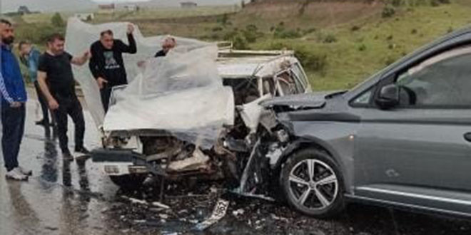 Ankara'da iki araç kafa kafaya çarpıştı: 1 ölü, 1 yaralı