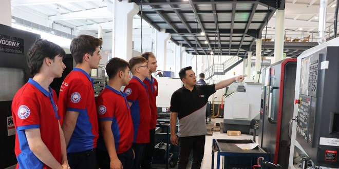 Fabrika inde Meslek Lisesi! rencilere Hem Burs Hem  Frsat