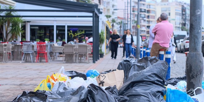 zmir'de Grev Manzaras: ehir ple Doldu