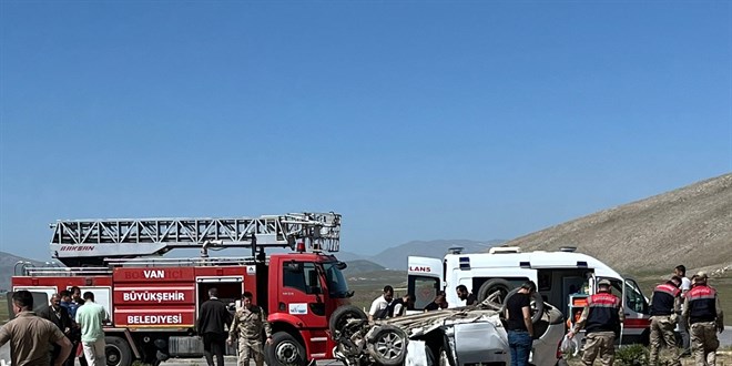Van'da feci kaza: 4 ki�i �ld�, 2 ki�i yaraland�