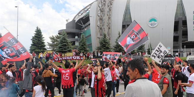 TFF 2. Lig Play-Off Finali: Taraftarlar Kayseri'ye akn etti