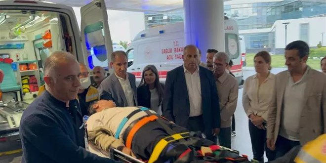 Van Milletvekili Dindar, trafik kazasında yaralandı