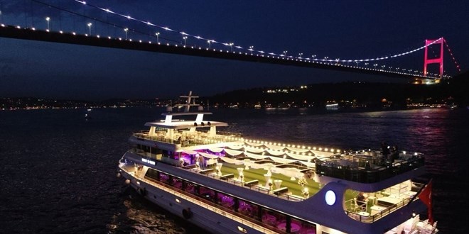 �stanbul Bo�az�'nda Fark Yaratan Bir Deneyim: Teknede �irket Yeme�i Organizasyonlar�