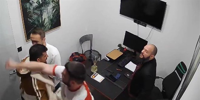 Milli sporcuya pusu kurup, silah çektiler