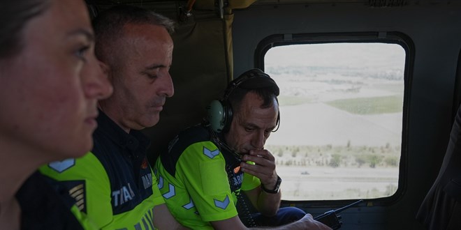 Emniyet ve jandarmadan bayram ncesi trafie havadan denetim