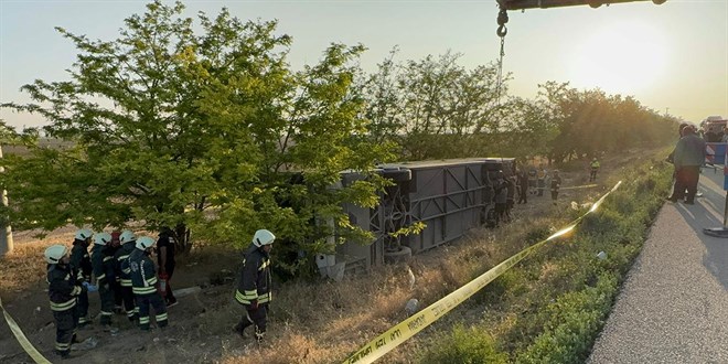 Konya'da yolcu otobüsü devrildi: 1 ölü, 26 yaralı