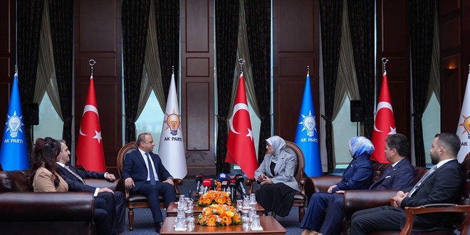 Siyasi partiler bugn bayramlaacak
