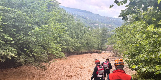 Trabzon'da selde kaybolan kiinin cansz bedenine ulald