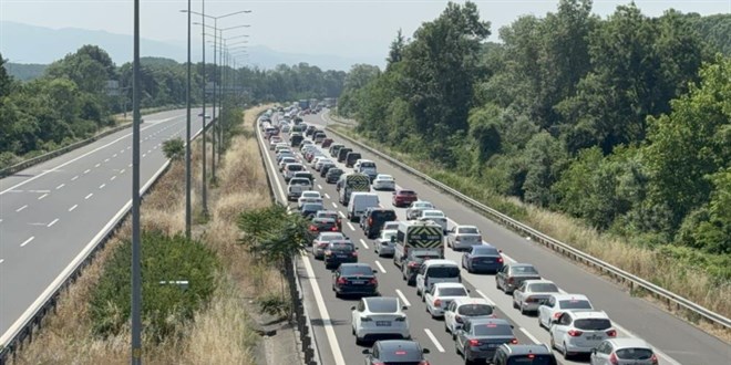 Dönüş göçü başladı: Trafik durma noktasına geldi